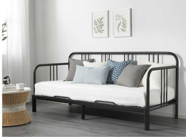 Sofá-cama em metal, preto da IKEA em excelente estado