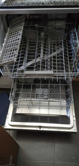 Máquina de lavar loiça c/abertura automática de porta classe A da Mídea com avaria