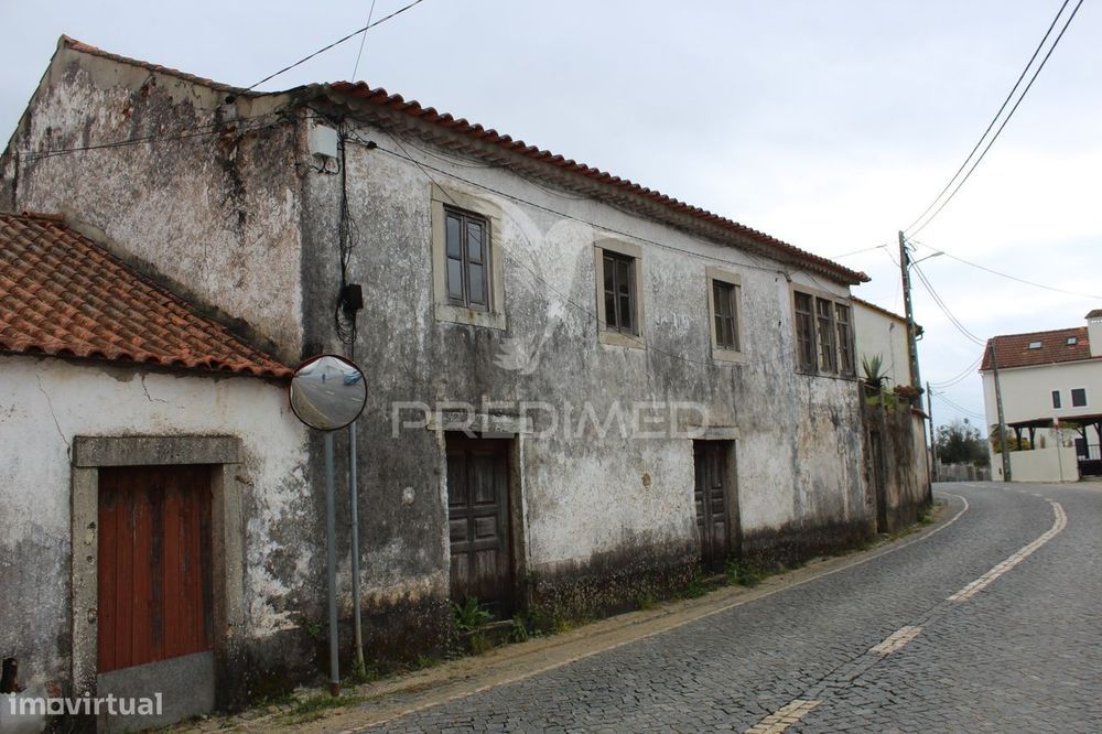 Excelente Negócio 2 Moradias e Cinco Mil Metros Urbanos