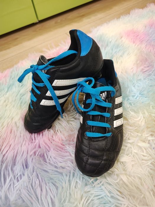 Buty, korki do piłki nożnej dla chłopca r.29