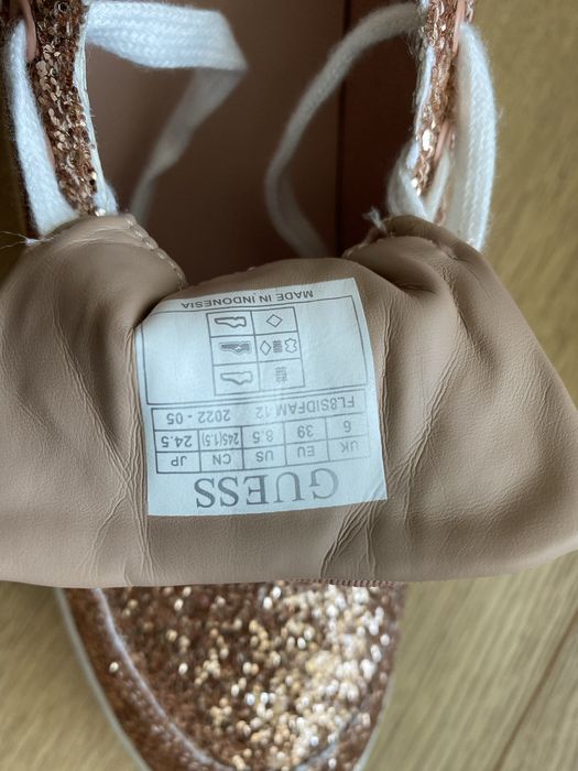 Sneakersy Guess r 39