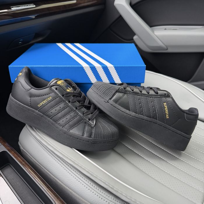 Жіночі чорні шкіряні кросівки адідас на платформі Adidas Superstar XLG all Black Gold Logo
