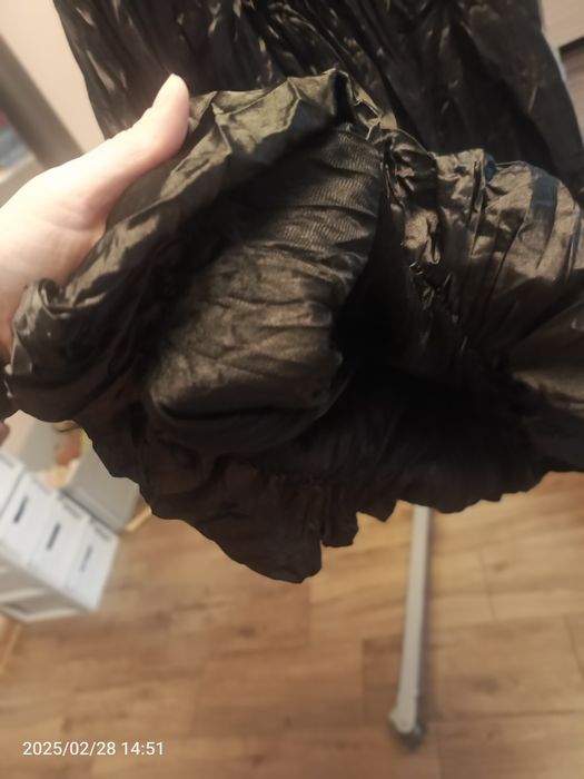 Czarna sukienka tunika połysk koronka