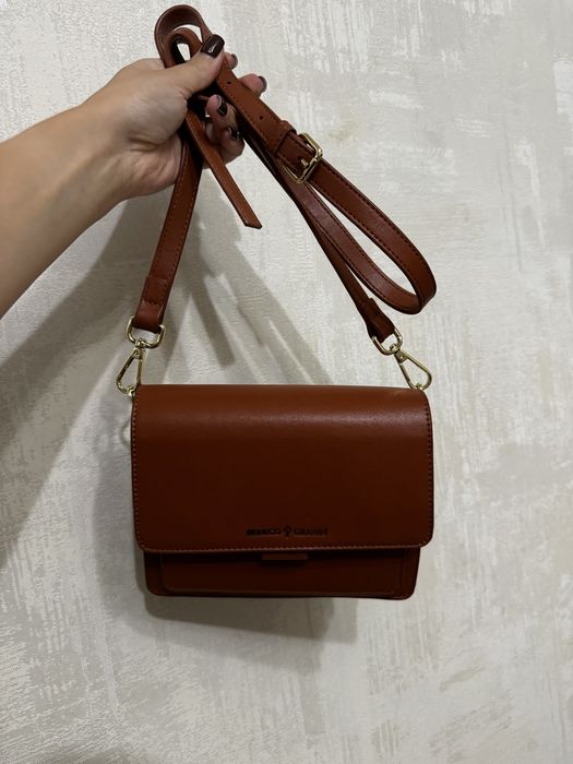 Шкіряна сумка рудого кольору кросбоді жіноча