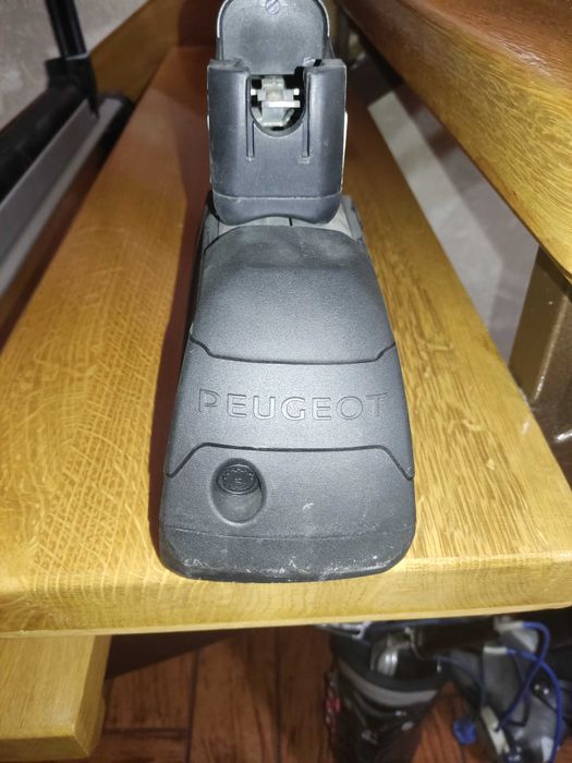 Bagażnik- uchwyt na narty do samochodu