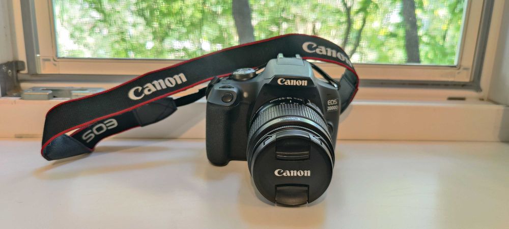 Фотоаппарат Canon EOS 2000D