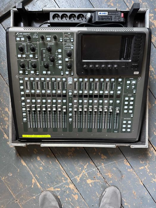 Behringer X32 Compact + Case