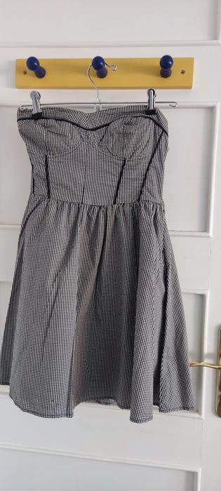 Vestido cinzento aos quadrados