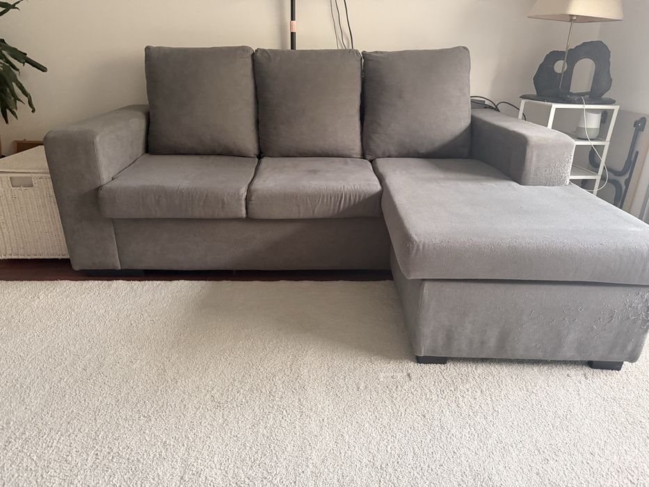 Sofá com Chaise Longue Cinza