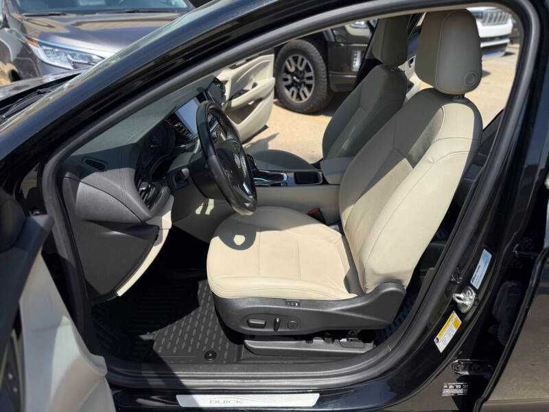 2018 Buick Regal TourX Essence