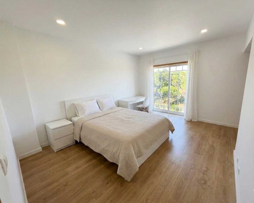 Moradia Isolada T4 com Vista Mar, Piscina e 2.000m² de Terreno