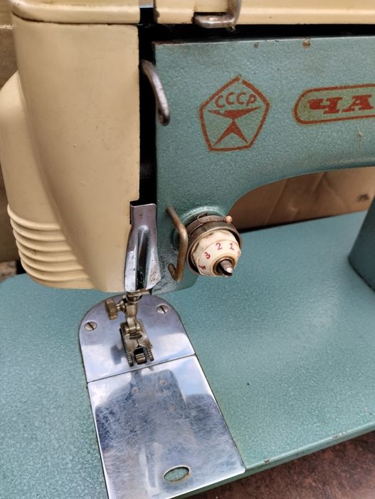 Швейная машинка без тумбы. Чайка.