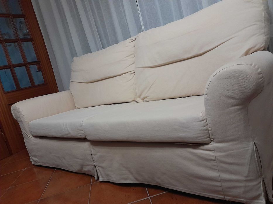 Sofa 3 lugares em Tecido Beje