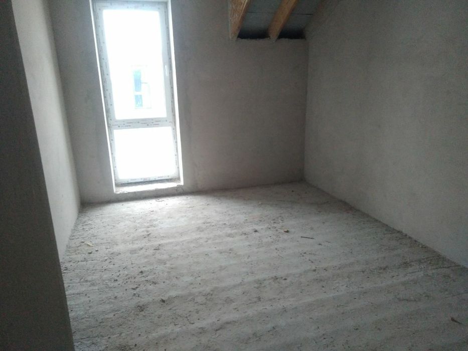 Продаж таунхаусу в Крихівцях - готовий до ремонту!