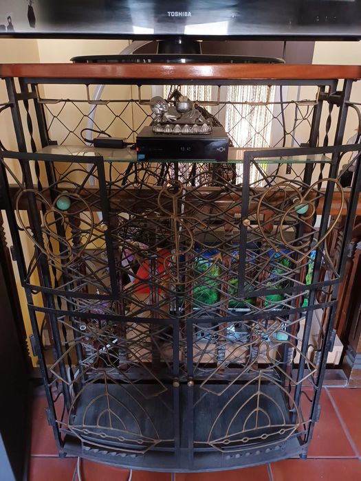 Garrafeira feita à mão