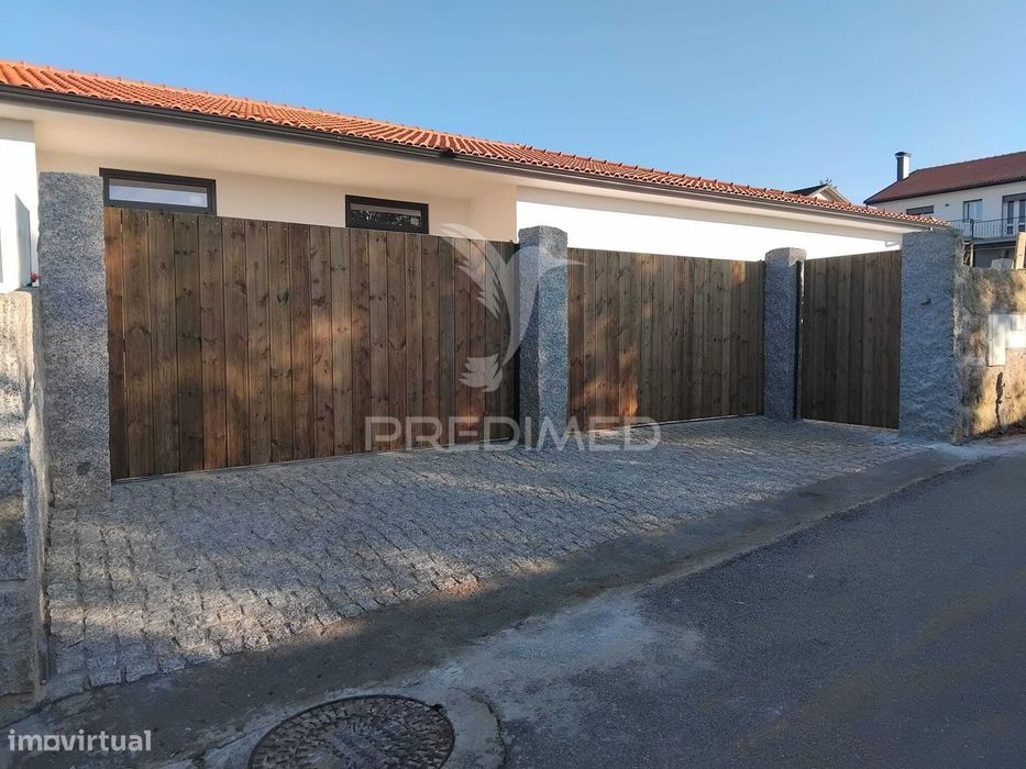 ? Moradia de Arquitetura Moderna em Construção | Cortes – Monção