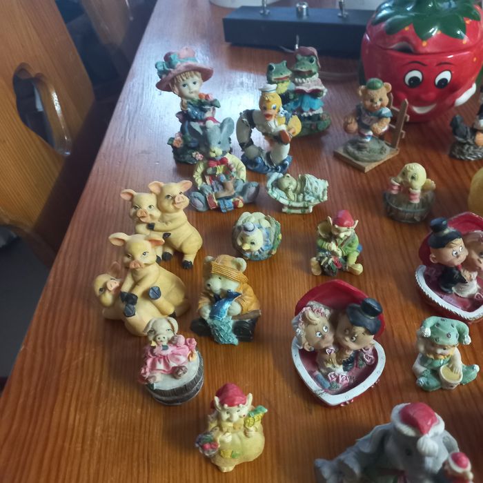 Zestaw starych figurek