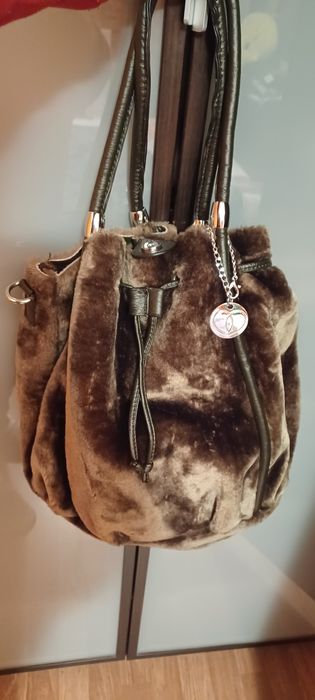 Mala dupla face pêlo e ecopel cor verde