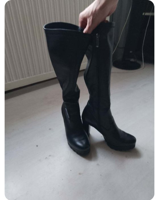 Skuzane kozaczki rozmiar38 raz zalozone czyli nowe