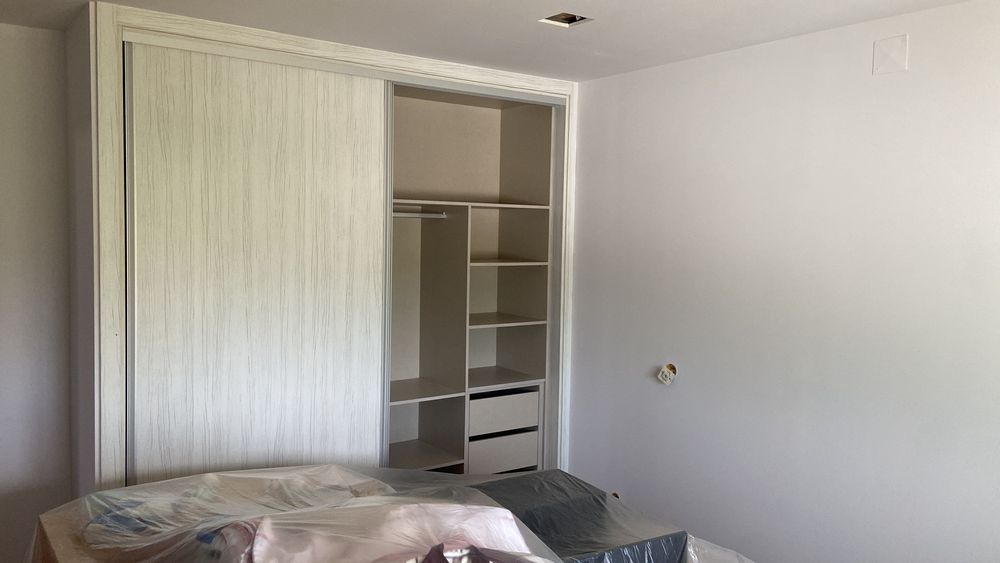 T2 Meirinhas semi mobilado, portão automático, com despesas