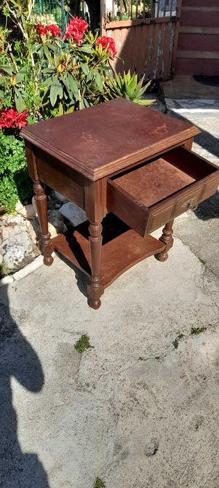 Mesa de cabeceira antiga