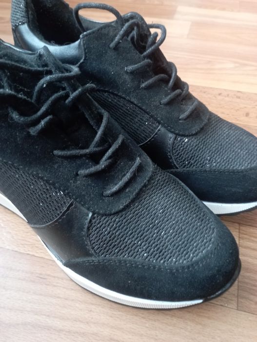 Жіночі кросівки на платформі