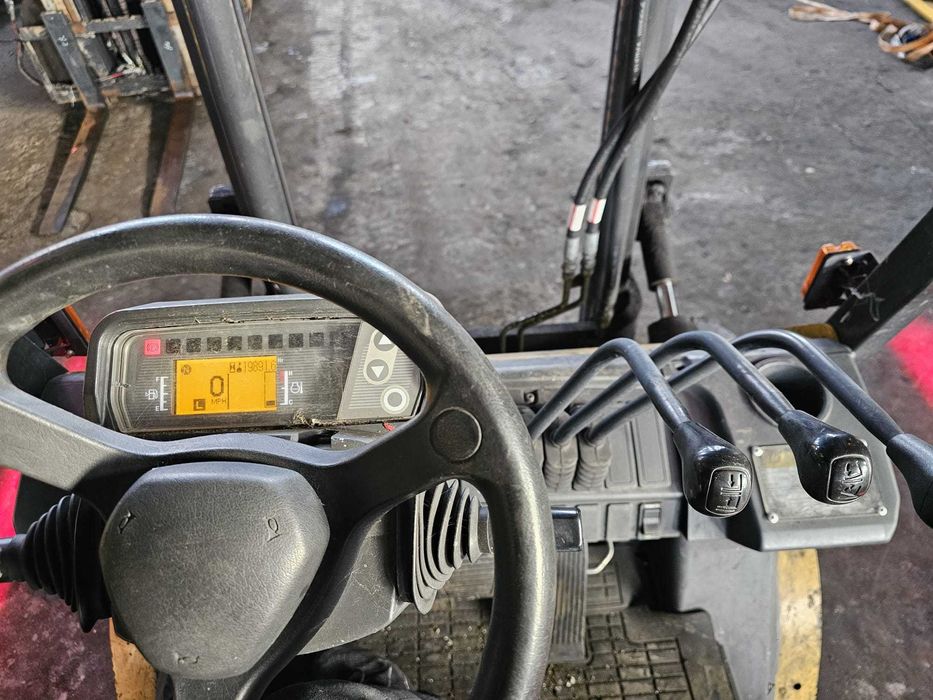 Wózek CAT 2500kg opony terenowe przednie 2019r  dowóz