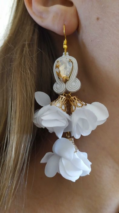 Kolczyki sutasz ślubne złote białe Boho kwiatki