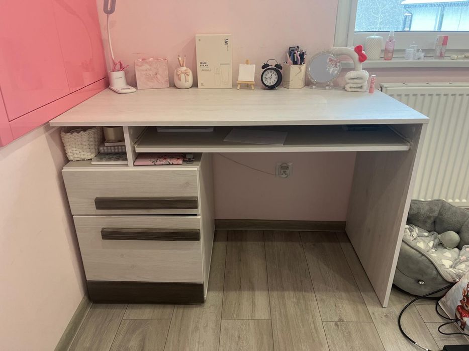 Biurko w stanie dobrym