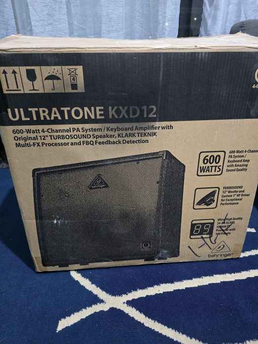 Amplificador de instrumentos Behringer Ultratone kxd12. 600w bi-a