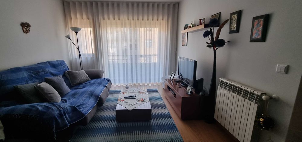 Alugo T2 com suite e aquecimento central no centro de Valongo.