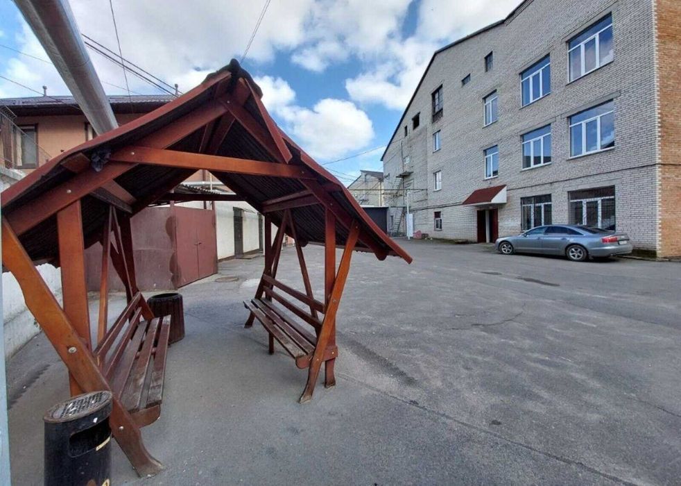 Оренда комерційного приміщення на вул. Замостянська