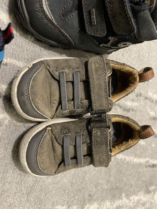 Віддам безкоштовно дитяче взуття 20-21 розмір