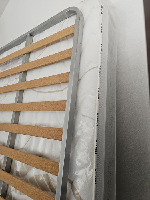 Colchão e Estrado de cama de Casal NOVOS