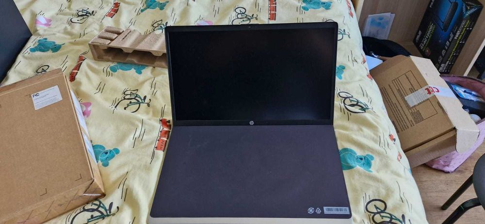 Vendo Portatil 17.3 HP Ryzen 5 7520U 8GB LDDR5 HD 512GB Novo na caixa