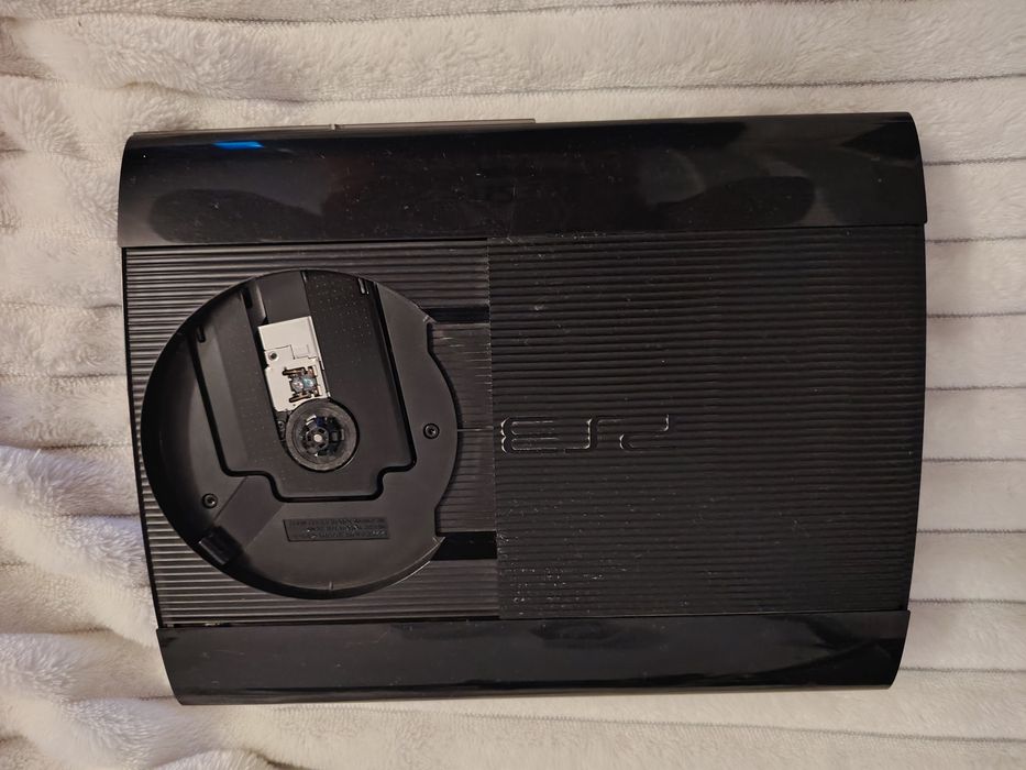 Konsola ps3 slim 500 GB + pady+move+kamera+gry