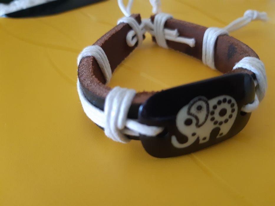 Pulseira com simbolo de elefante