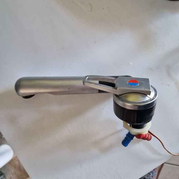 Bateria kran do przyczepy kampera