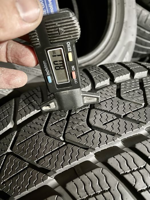 235/45 R18 Pirelli Winter Sottozero 3 98V XL Elect PNCS T0 / 4шт./ 2024 рік./ як нові / Акустік