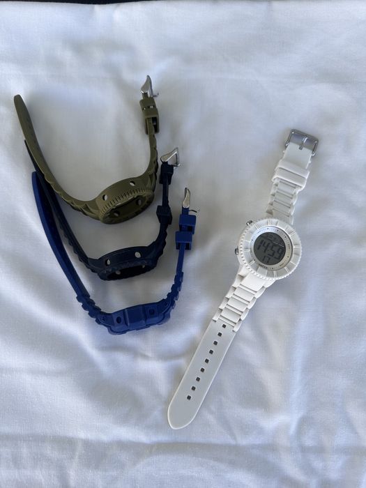 Relógio Watx and CO digital com 4 braceletes de silicone