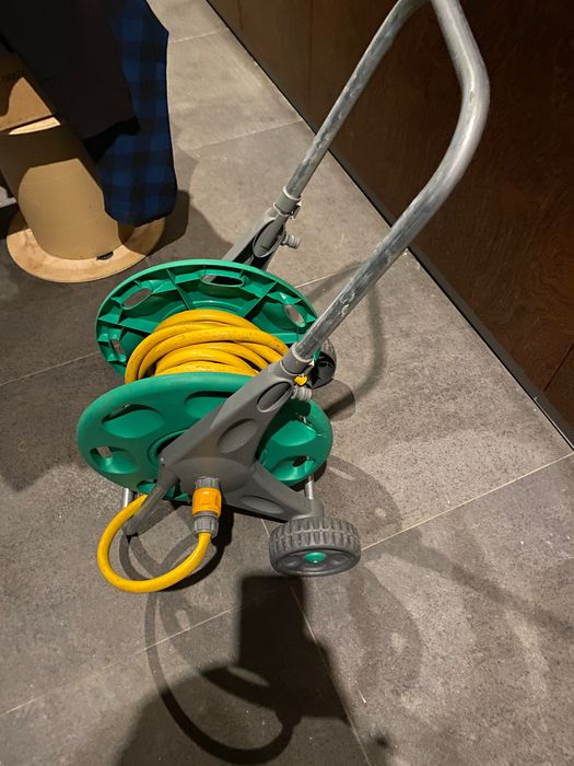 Carrinho enrolador mangueira