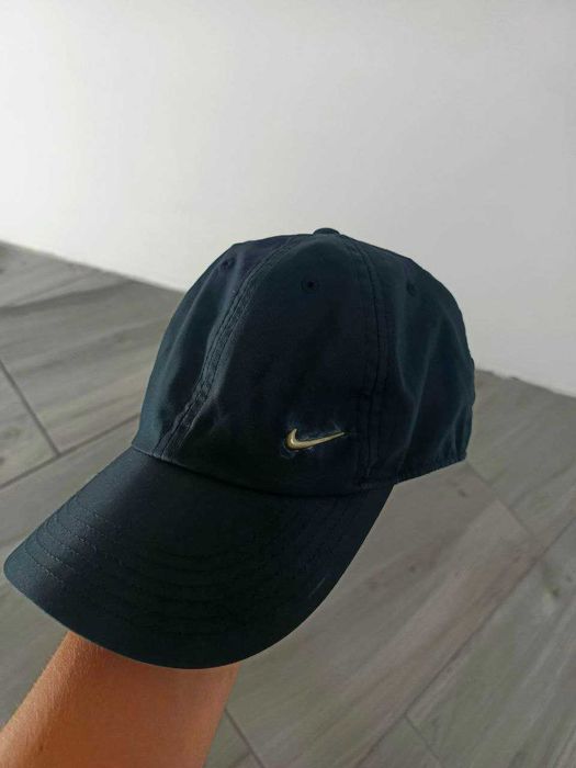 Чорна кепка Nike Metal Swoosh