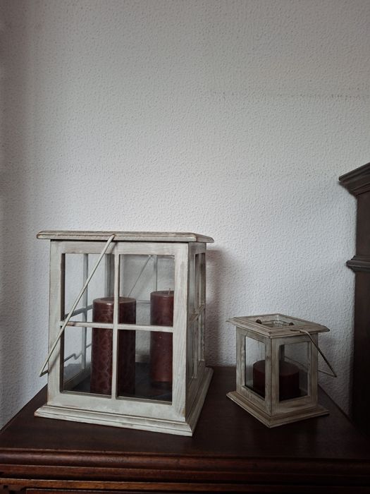 2 lanternins brancos decorativos