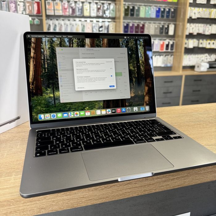 Apple MacBook Air 2022 (M2, 8GB RAM)