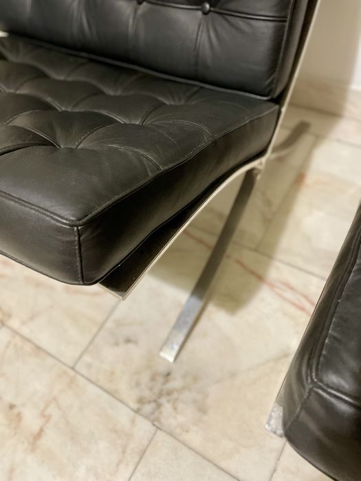 Par de poltronas Mies modelo Barcelona