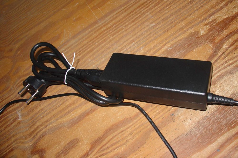 Carregador para portátil (compatível com ASUS/ACER/TOSHIBA)64586072892545121