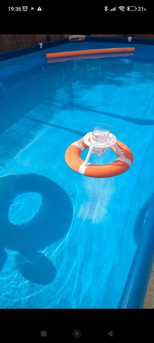 Boia de piscina para latas e copos