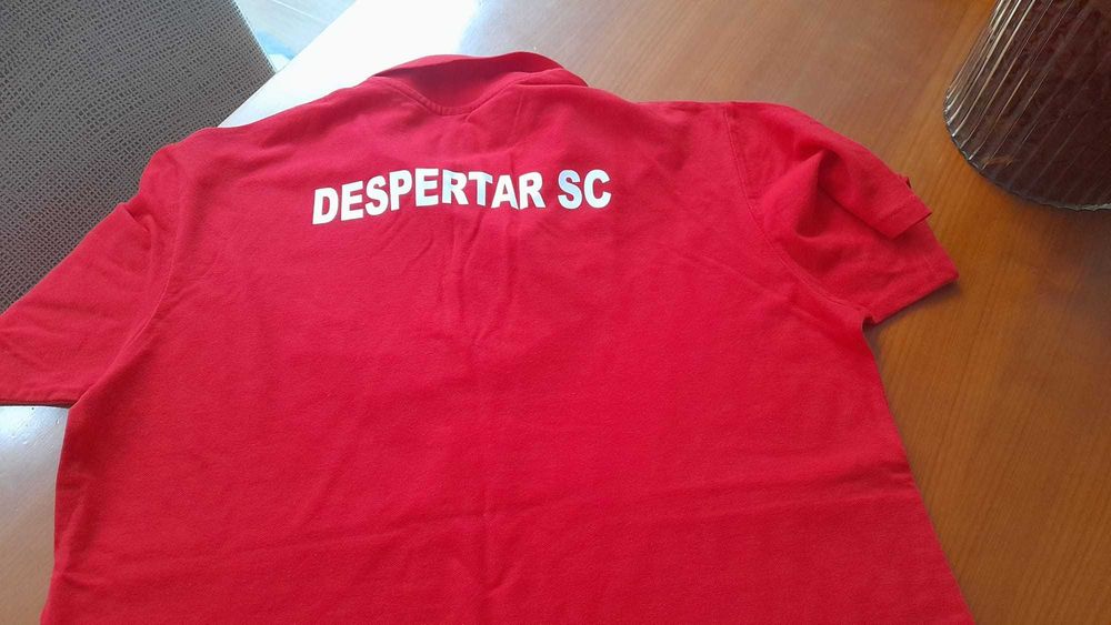 Polo vermelha Despertar