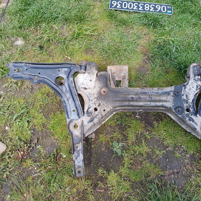 Volkswagen Golf 3 підрамник балка