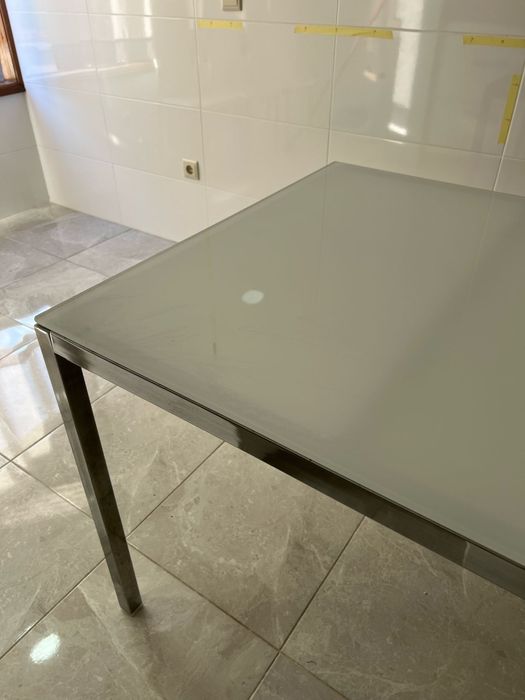 Mesa em vidro em excelente estado